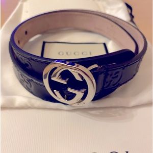 Gucci signature belt- Black Leather GG logo belt-Girls size 10-12 small